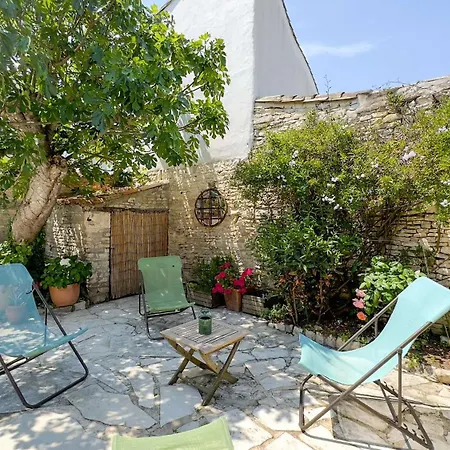 Maison De Village Familiale Avec Sa Cour Lumineuse Villa